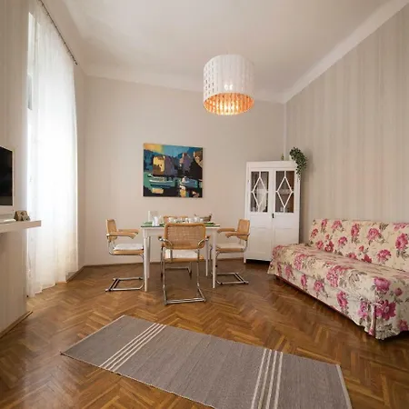 Latino Apartment *